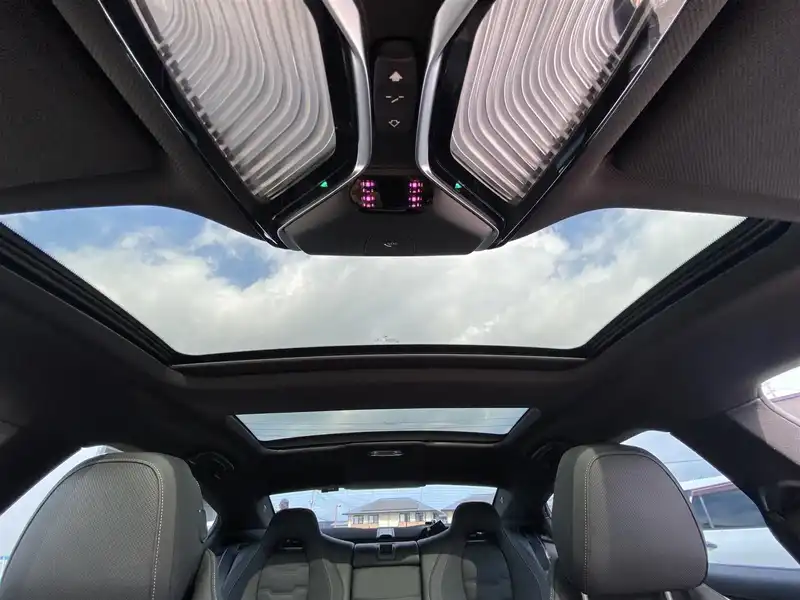 カタログ画像：８シリーズ（8 SERIES） Ｍ８５０ｉ ｘＤｒｉｖｅ グランクーペ 2022年3月 3BA-GV44 4400cc アルピン・ホワイト（ソリッド・カラー） 内装