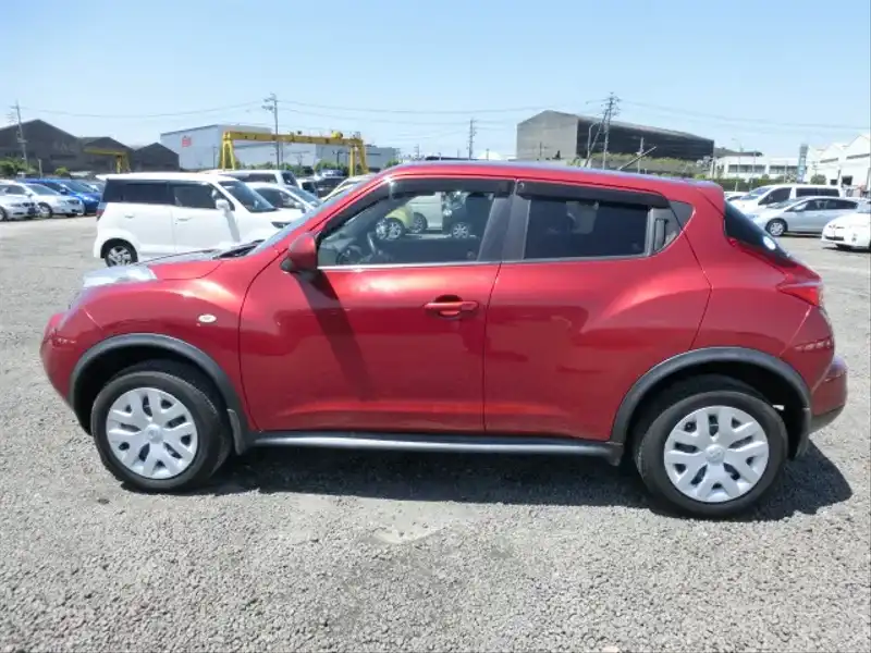 カタログ画像：ジューク（JUKE） １５ＲＸ タイプＶ 2013年8月 DBA-YF15 1500cc ラディアントレッド（ＰＭ）orパッションレッド 燃費18.0km / l 外装