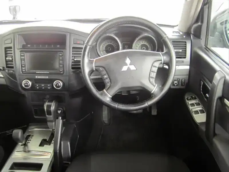 カタログ画像：パジェロ（PAJERO） エクシード プレミアムエディション 2009年12月 DBA-V93W 3000cc ブラックマイカ 内装