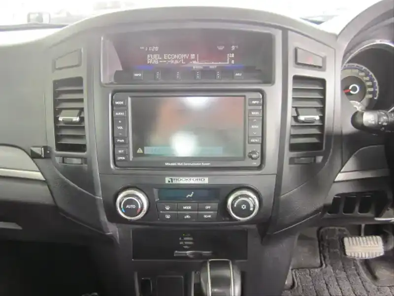 カタログ画像：パジェロ（PAJERO） エクシード プレミアムエディション 2009年12月 DBA-V93W 3000cc ブラックマイカ 内装