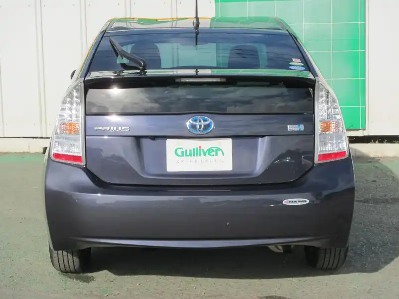 カタログ画像：プリウス（PRIUS） Ｓ ＬＥＤエディション 2011年8月 DAA-ZVW30 1800cc ダークバイオレットマイカメタリック 燃費30.4km / l バック