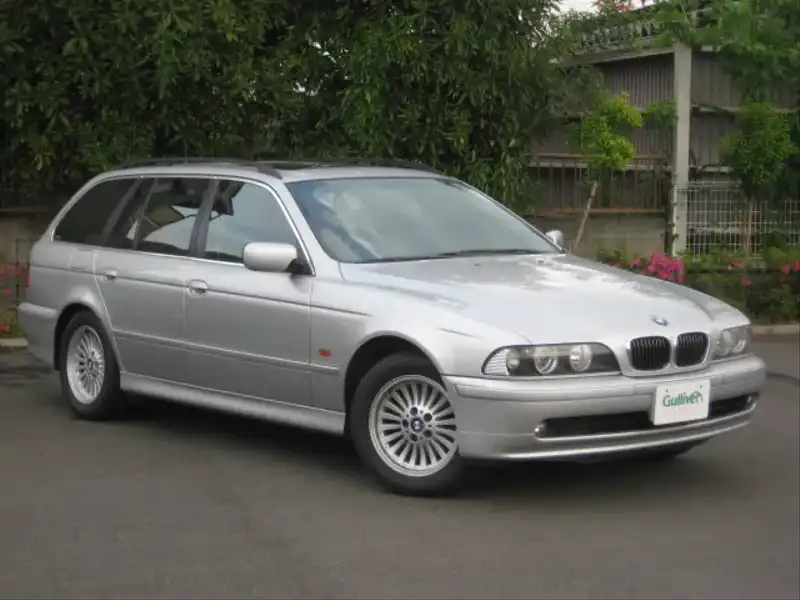 カタログ画像：５シリーズ（5 SERIES） ５２５ｉツーリングハイライン 2001年1月 GH-DS25 2500cc チタン・シルバー（メタリックカラー） 燃費7.9km / l  メイン