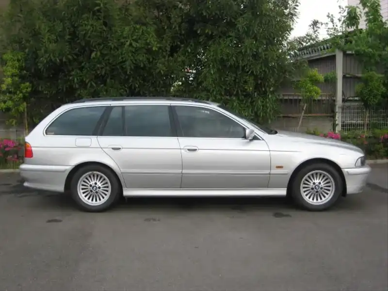 カタログ画像：５シリーズ（5 SERIES） ５２５ｉツーリングハイラインパッケージ 2004年4月 GH-DS25 2500cc 燃費7.9km / l  外装