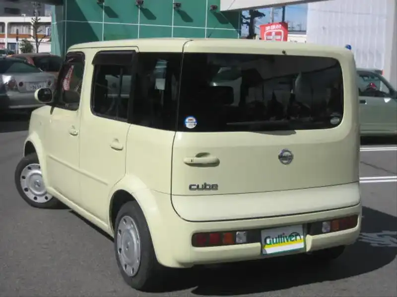 カタログ画像：キューブ（CUBE） ＳＸ 2004年8月 UA-BZ11 1400cc ビーンズorパプリカオレンジ（Ｍ） 燃費16.4km / l  バック