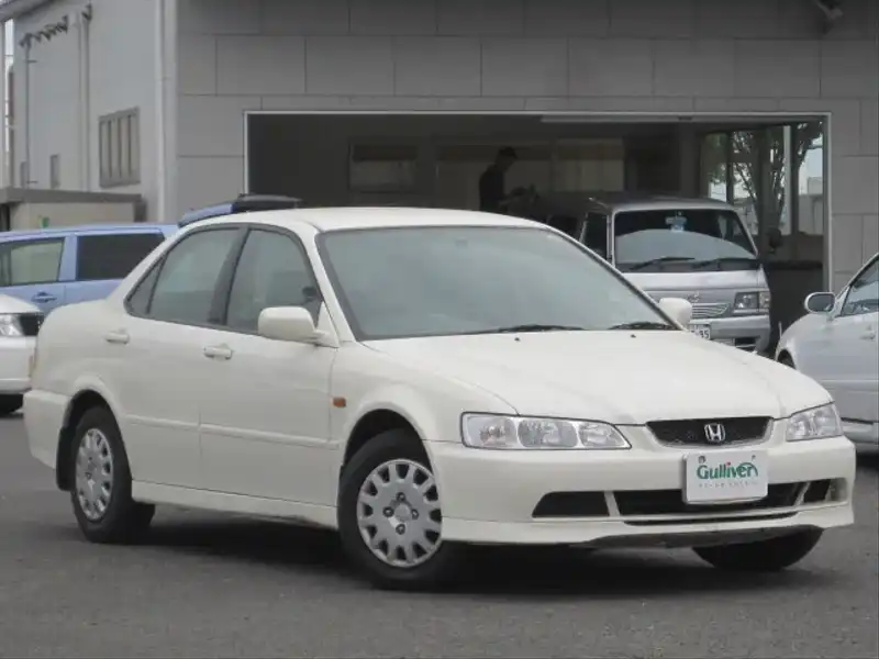 カタログ画像：アコード（ACCORD） スタイルエディション 2002年5月 GH-CF3 1800cc プレミアムホワイト・パール 燃費16.2km / l  メイン