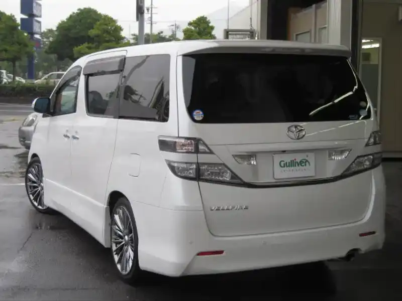 カタログ画像：ヴェルファイア（VELLFIRE） ２．４Ｚ プラチナセレクションⅡ タイプゴールド 2010年9月 DBA-ANH20W 2400cc ホワイトパールクリスタルシャイン 燃費10.8km / l バック