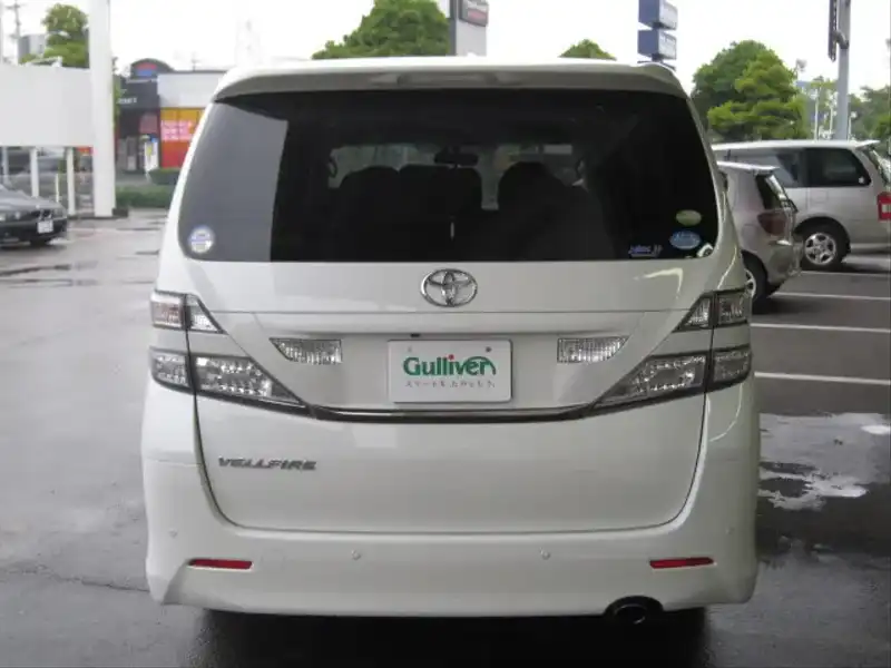 カタログ画像：ヴェルファイア（VELLFIRE） ２．４Ｚ プラチナセレクションⅡ タイプゴールド 2010年9月 DBA-ANH20W 2400cc ホワイトパールクリスタルシャイン 燃費10.8km / l バック