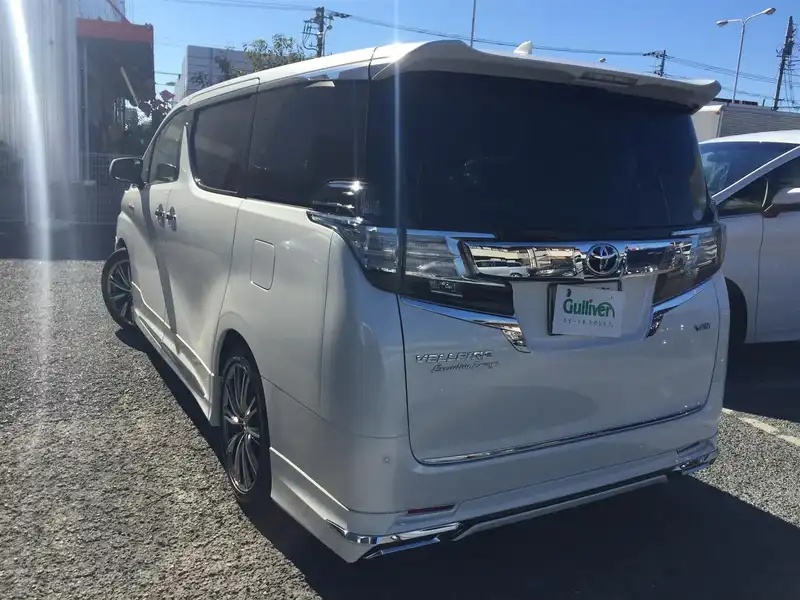 カタログ画像：ヴェルファイア（VELLFIRE） ３．５エグゼクティブラウンジ 2015年1月 DBA-GGH35W 3500cc ホワイトパールクリスタルシャイン 燃費9.1km / l バック