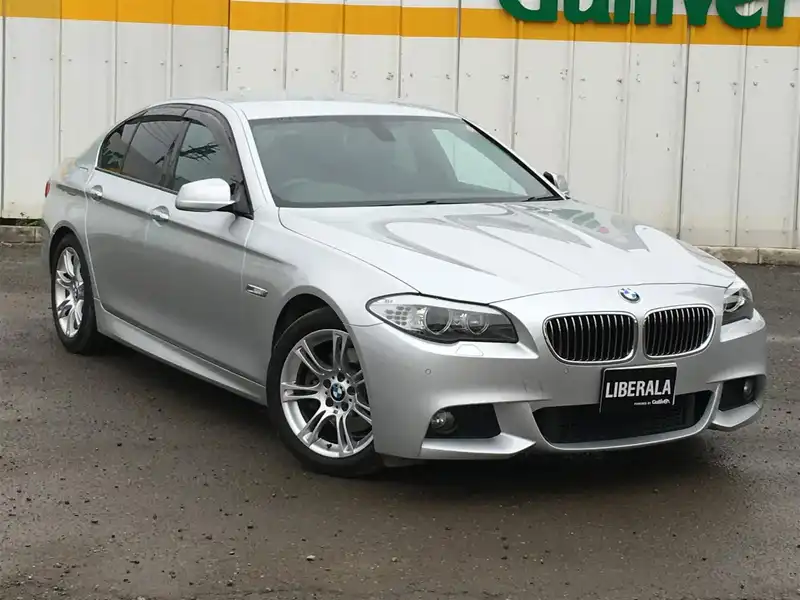 カタログ画像：５シリーズ（5 SERIES） ５２８ｉ Ｍスポーツパッケージ 2010年3月 DBA-FR30 3000cc チタン・シルバー・メタリック 燃費10.4km / l メイン（その他）