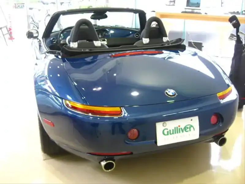 カタログ画像：Ｚ８（Z8） ベースグレード 2001年11月 GH-EJ50 5000cc トパーズ・ブルー（メタリック・カラー） バック