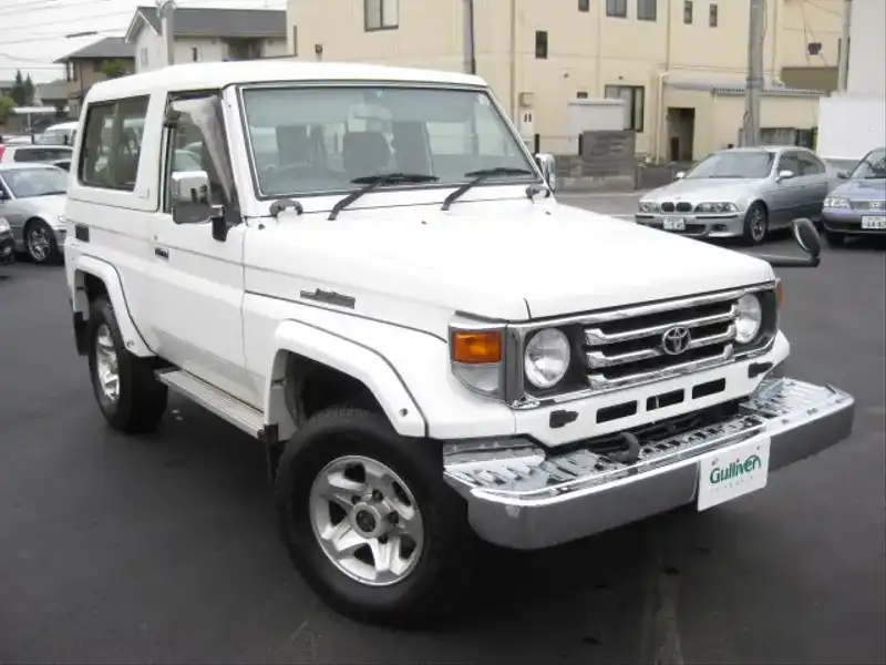 カタログ画像：ランドクルーザー７０（LAND CRUISER 70） ＺＸ ２ドア（ＦＲＰ） 2004年4月 KG-HZJ74K 4200cc ホワイト メイン