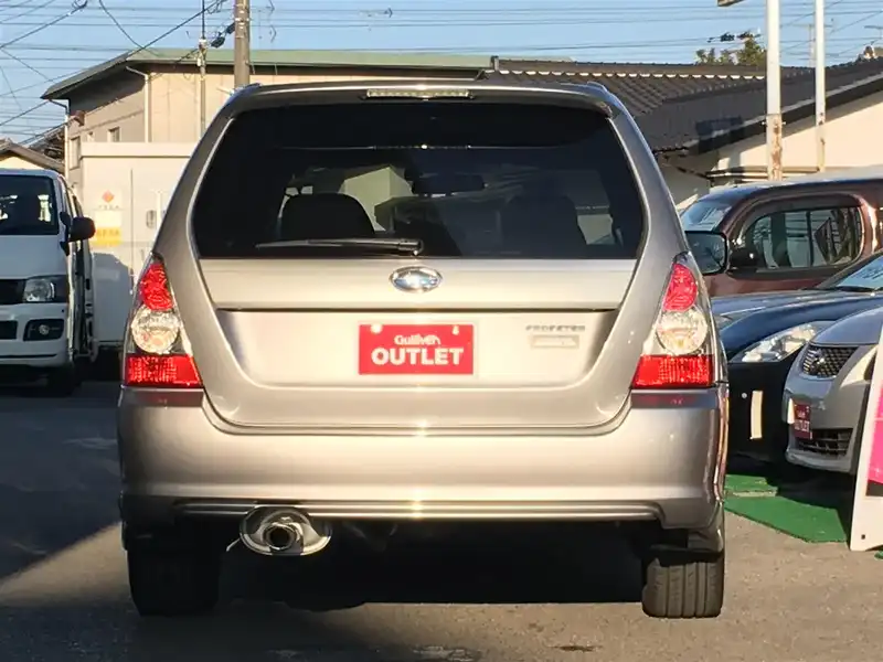 カタログ画像：フォレスター（FORESTER） クロススポーツ２．０ｉ アルカンターラスタイル 2007年8月 CBA-SG5 2000cc スティールシルバー・メタリック 燃費13.0km / l  バック