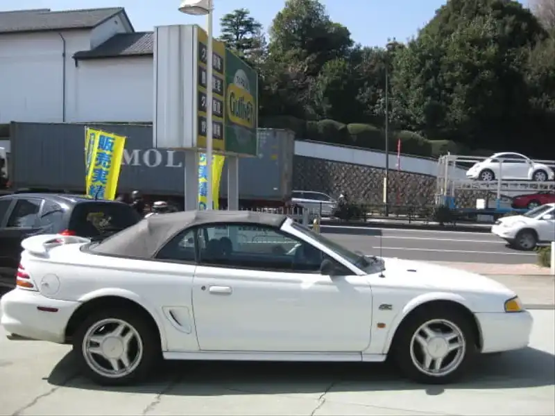 カタログ画像：マスタング（MUSTANG） ＧＴコンバーチブル 1995年10月 E-1FAF145 4600cc クリスタルホワイトC 燃費7.6km / l  外装