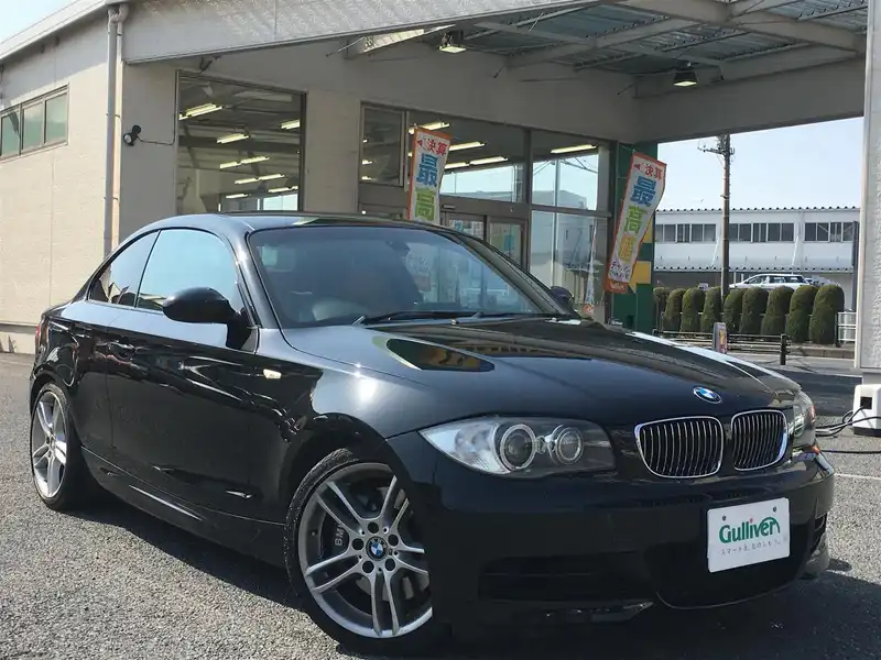 カタログ画像：１シリーズ（1 SERIES） １３５ｉ クーペ 2008年2月 ABA-UC35 3000cc ブラック・サファイア（メタリック・カラー） メイン