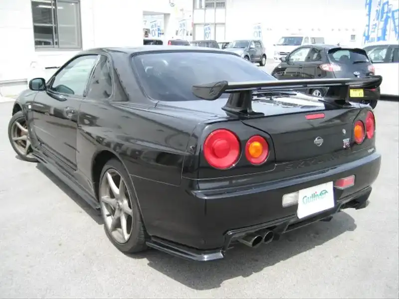 カタログ画像：スカイライン（SKYLINE） ＧＴ－Ｒ Ｖスペック 1999年1月 GF-BNR34 2600cc ブラックパール 燃費8.1km / l  バック