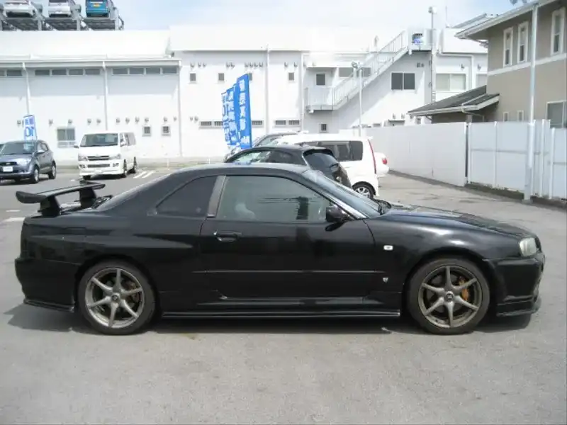 カタログ画像：スカイライン（SKYLINE） ＧＴ－Ｒ Ｖスペック 1999年1月 GF-BNR34 2600cc ブラックパール 燃費8.1km / l  外装