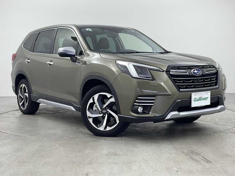 カタログ画像：フォレスター（FORESTER） ツーリング 2023年8月 5AA-SKE 2000cc オータムグリーン・メタリック 燃費14.0km / l メイン