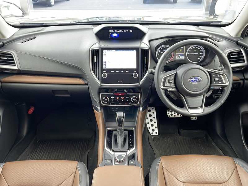 カタログ画像：フォレスター（FORESTER） ツーリング 2023年8月 5AA-SKE 2000cc オータムグリーン・メタリック 燃費14.0km / l 内装