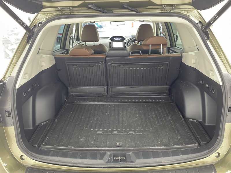 カタログ画像：フォレスター（FORESTER） ツーリング 2023年8月 5AA-SKE 2000cc オータムグリーン・メタリック 燃費14.0km / l 内装