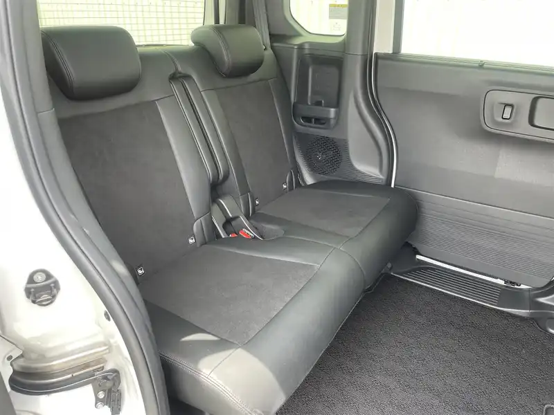 カタログ画像：Ｎ－ＢＯＸカスタム（N-BOX CUSTOM） ターボコーディネートスタイル（モノトーン） 2023年10月 6BA-JF5 660cc プラチナホワイト・パール 燃費20.3km / l 内装