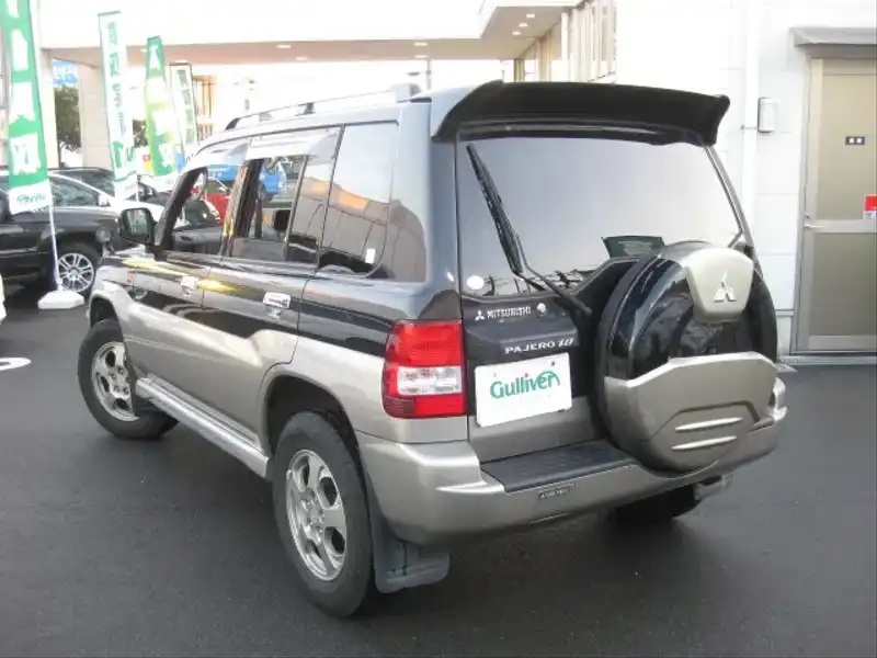 カタログ画像：パジェロイオ（PAJERO IO） ソレント 2004年4月 TA-H77W 2000cc ディープブラックマイカ／ウォームシルバーメタリック（２トーン） バック