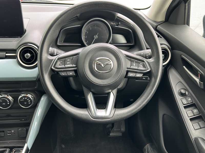 カタログ画像：ＭＡＺＤＡ２（MAZDA2） １５ ＢＤ 2023年3月 5BA-DJLAS 1500cc エアストリームブルーメタリック 燃費18.1km / l 内装