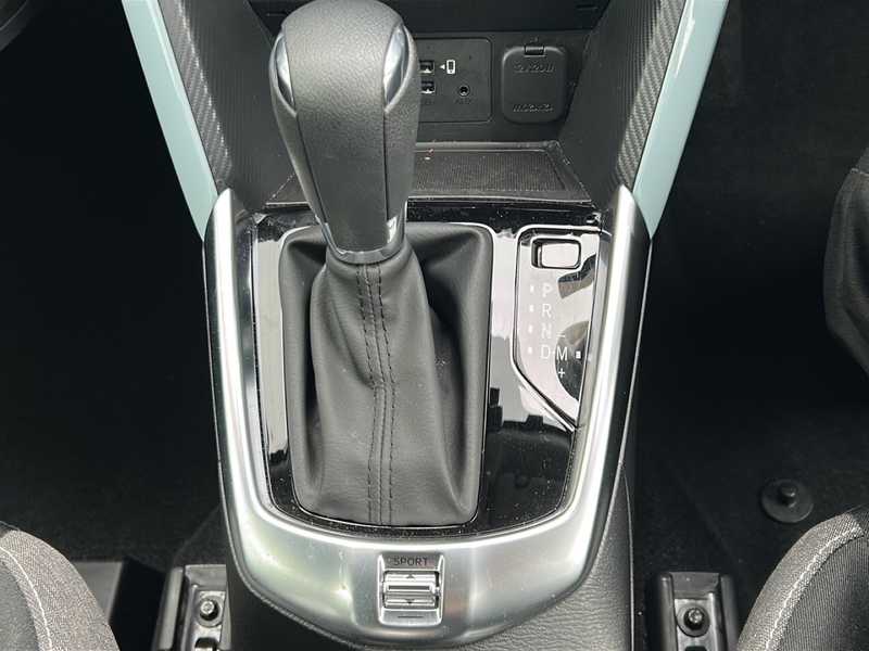 カタログ画像：ＭＡＺＤＡ２（MAZDA2） １５ ＢＤ 2023年3月 5BA-DJLAS 1500cc エアストリームブルーメタリック 燃費18.1km / l 内装