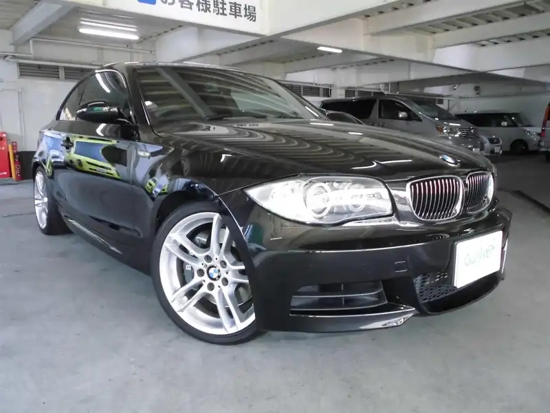 カタログ画像：１シリーズ（1 SERIES） １３５ｉ クーペ 2008年10月 ABA-UC35 3000cc ブラック・サファイア（メタリック・カラー） 燃費9.4km / l  メイン（その他）