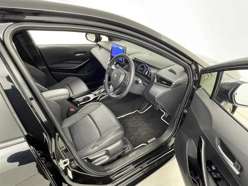 カタログ画像：カローラツーリング（COROLLA TOURING） アクティブスポーツ 2024年4月 6AA-ZWE219W 1800cc アティチュードブラックマイカ 燃費27.3km / l 内装