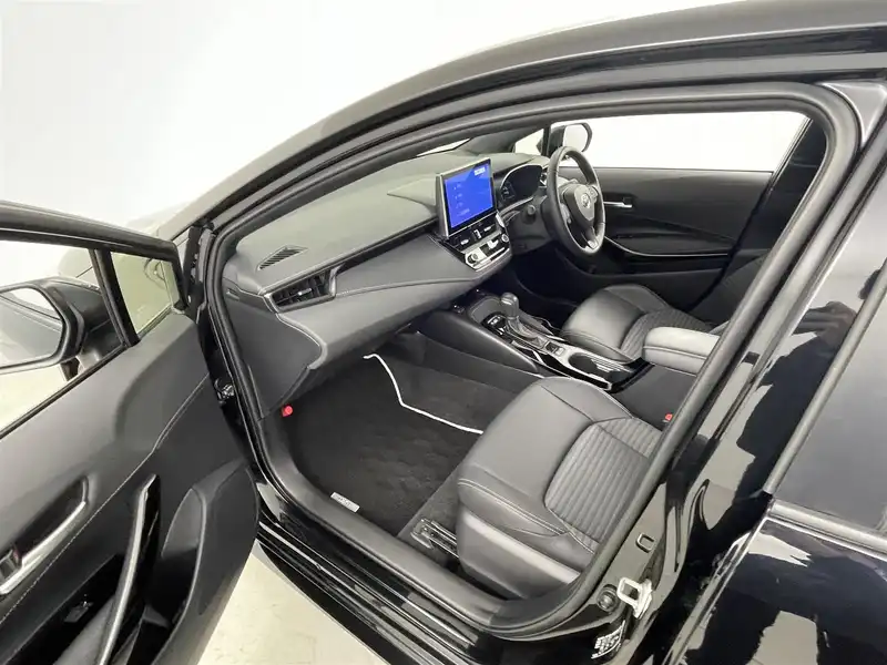 カタログ画像：カローラツーリング（COROLLA TOURING） アクティブスポーツ 2024年4月 6AA-ZWE219W 1800cc アティチュードブラックマイカ 燃費27.3km / l 内装