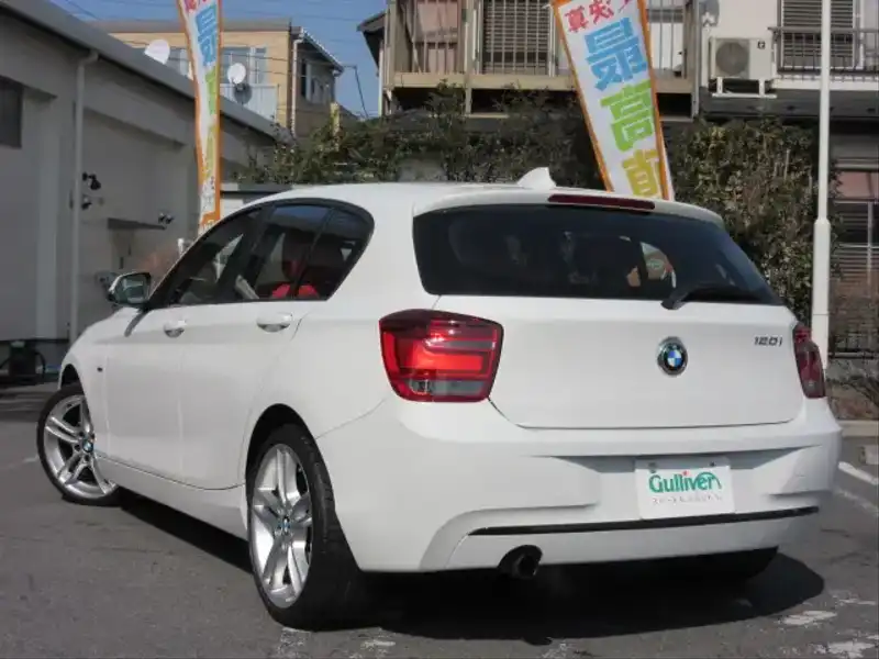 カタログ画像：１シリーズ（1 SERIES） １２０ｉ スポーツ 2011年9月 DBA-1A16 1600cc 燃費16.6km / l バック