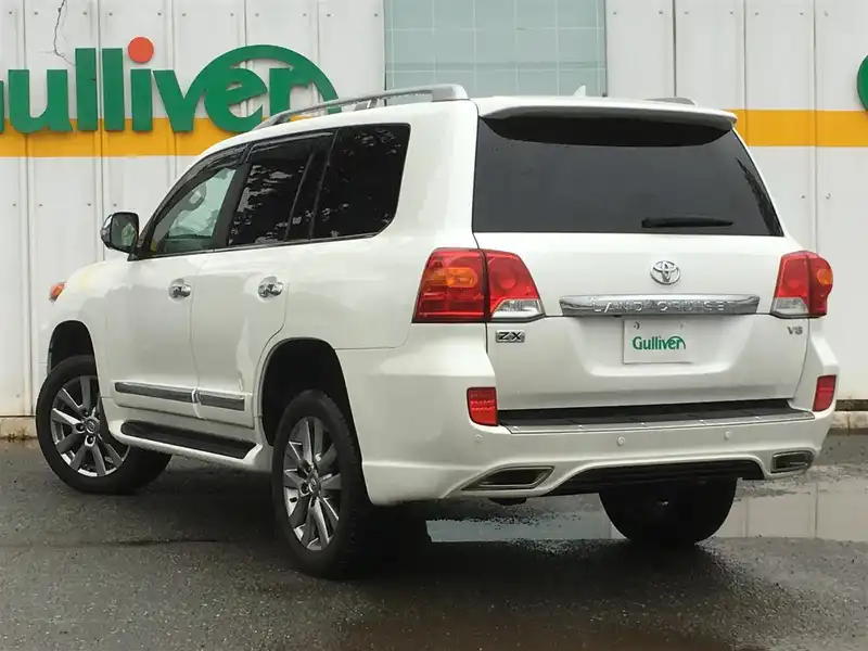 カタログ画像：ランドクルーザー（LAND CRUISER） ＺＸ ブルーノクロス 2014年8月 CBA-URJ202W 4600cc ホワイトパールクリスタルシャイン 燃費6.7km / l バック