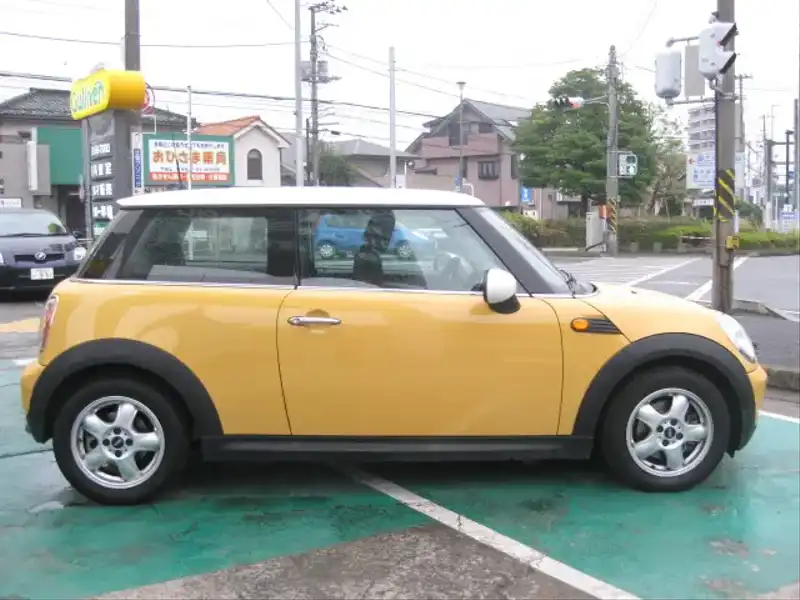 10055205 | カタログ画像：ＭＩＮＩ（MINI） クーパー 2009年5月 ABA-MF16 1600cc メロー・イエロー（ソリッド） 外装