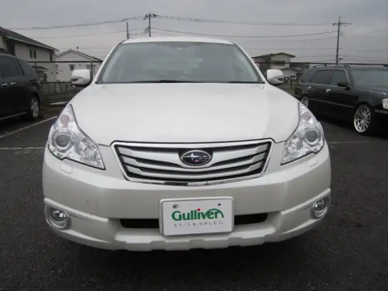 カタログ画像：レガシィアウトバック（LEGACY OUTBACK） ２．５ｉアイサイトスポーツセレクション 2010年11月 DBA-BR9 2500cc サテンホワイト・パール 燃費13.2km / l  フロント