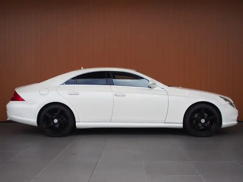 カタログ画像：ＣＬＳクラス（CLS-CLASS） ＣＬＳ３５０ スポーツパッケージ装着車 2008年1月 DBA-219356 3500cc ダイヤモンドホワイト（Ｍ） 燃費8.5km / l  外装