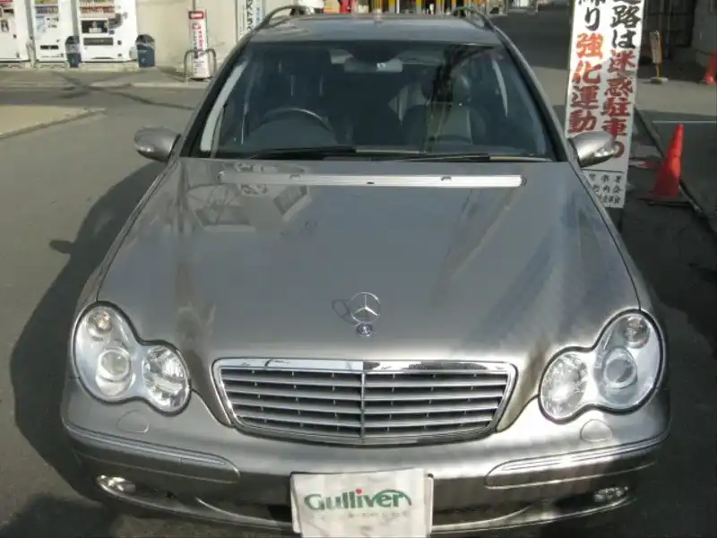 カタログ画像：Ｃクラスステーションワゴン（C-CLASS STATIONWAGON） Ｃ２００コンプレッサー ステーションワゴン 2004年6月 GH-203242 1800cc キューバナイトシルバーorブリリアントシルバー 燃費10.6km / l  フロント