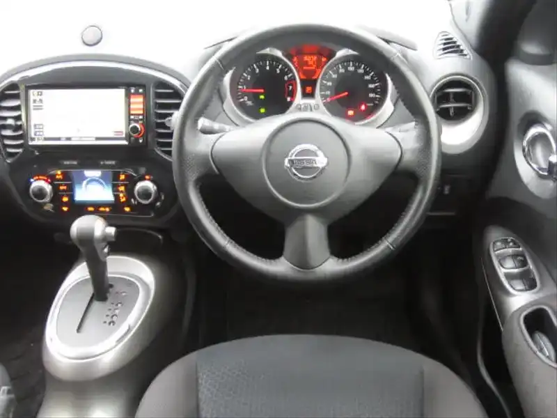 カタログ画像：ジューク（JUKE） １５ＲＸ アーバンセレクション 2014年4月 DBA-YF15 1500cc ブリリアントホワイトパール（３Ｐ） 燃費18.0km / l 内装