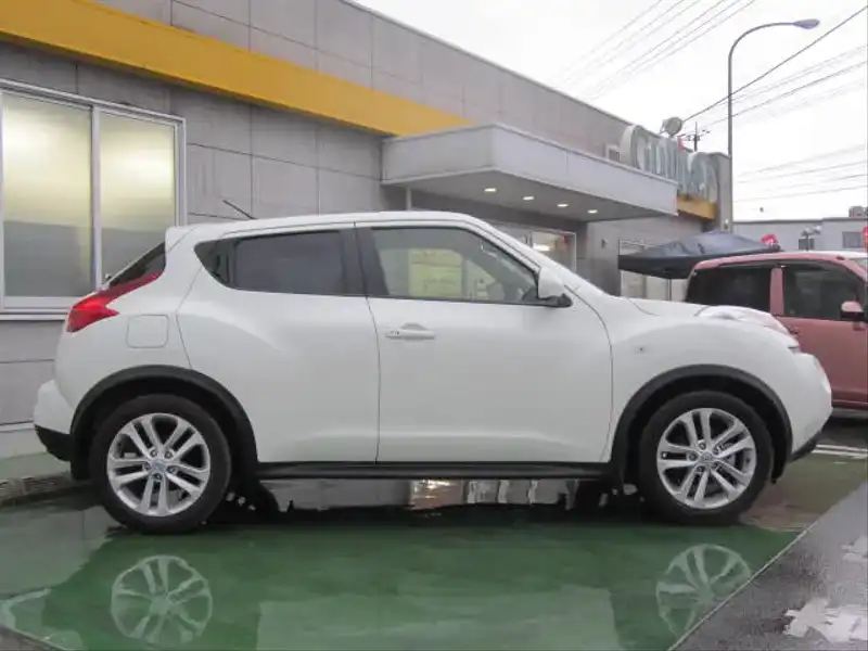 カタログ画像：ジューク（JUKE） １５ＲＸ アーバンセレクション 2014年4月 DBA-YF15 1500cc ブリリアントホワイトパール（３Ｐ） 燃費18.0km / l 外装