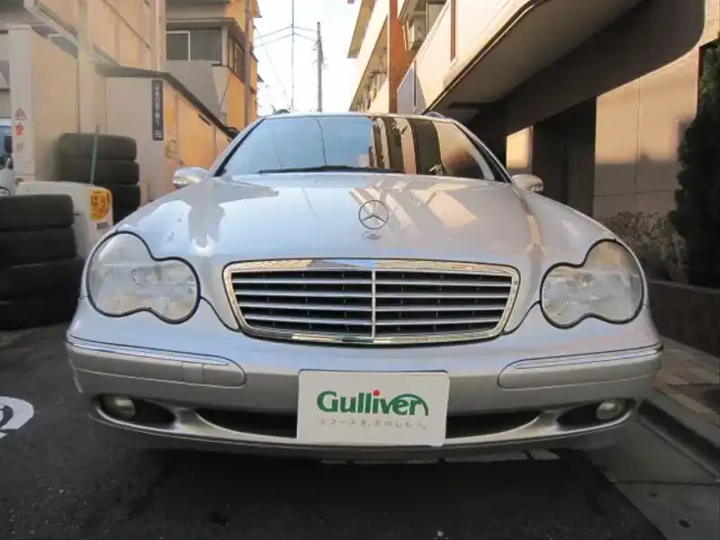 カタログ画像：Ｃクラスステーションワゴン（C-CLASS STATIONWAGON） Ｃ２００コンプレッサー ステーションワゴン 2001年6月 GF-203245 2000cc ブリリアントシルバー 燃費8.5km / l  フロント