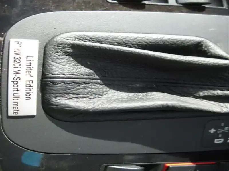 カタログ画像：３シリーズ（3 SERIES） ３２０ｉ Ｍスポーツ アルティメート 2005年2月 GH-AV22 2200cc カーボン・ブラック 燃費9.8km / l  内装