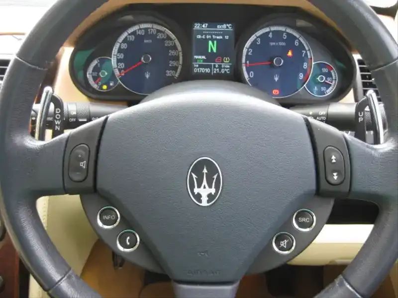 カタログ画像：クアトロポルテ（QUATTROPORTE） スポーツＧＴ 2007年2月 GH-MQP 4200cc グリージョ・ヌヴォラーリorグリージョ・アルフィエリ 内装