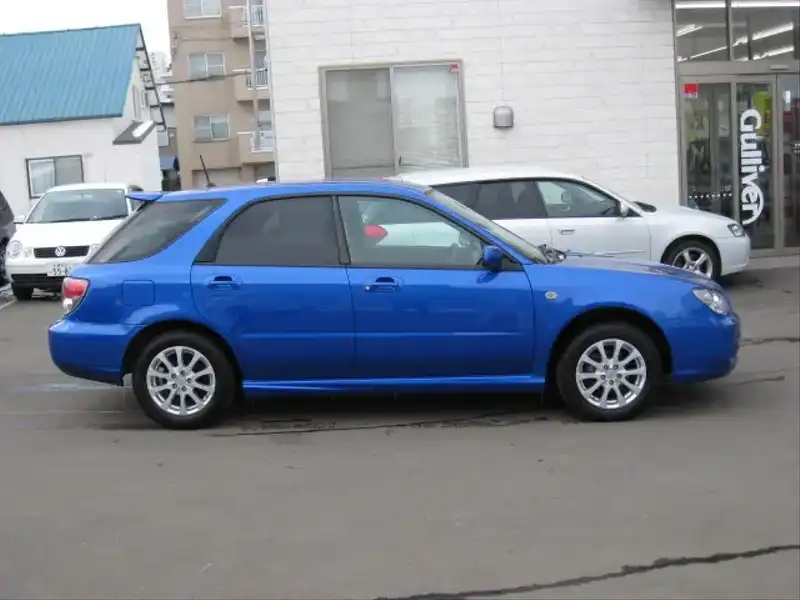 カタログ画像：インプレッサスポーツワゴン（IMPREZA SPORTS WAGON） １．５ｉ 2005年6月 LA-GG2 1500cc ＷＲブルー・マイカ 燃費16.6km / l  外装