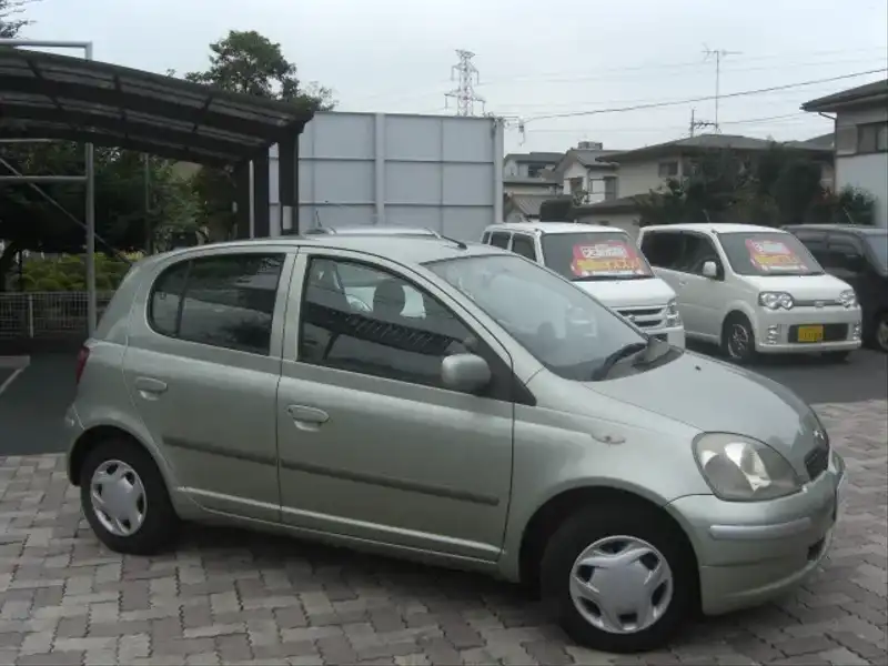 カタログ画像：ヴィッツ（VITZ） Ｆ Ｄパッケージ スカイブルーバージョン 2001年4月 TA-SCP10 1000cc ライトグリーンメタリック 燃費19.6km / l  外装