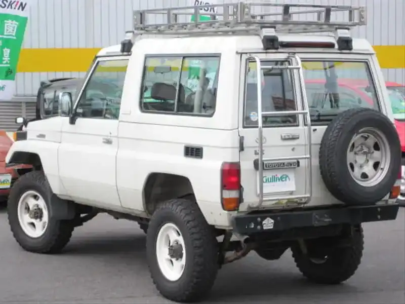 1006593 | カタログ画像：ランドクルーザー７０（LAND CRUISER 70） ＬＸ ２ドア（ＦＲＰ） 1995年1月 KB-HZJ73V 4200cc ホワイト バック