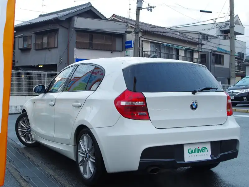 カタログ画像：１シリーズ（1 SERIES） １１６ｉ 2007年5月 ABA-UE16 1600cc 燃費11.8km / l  バック