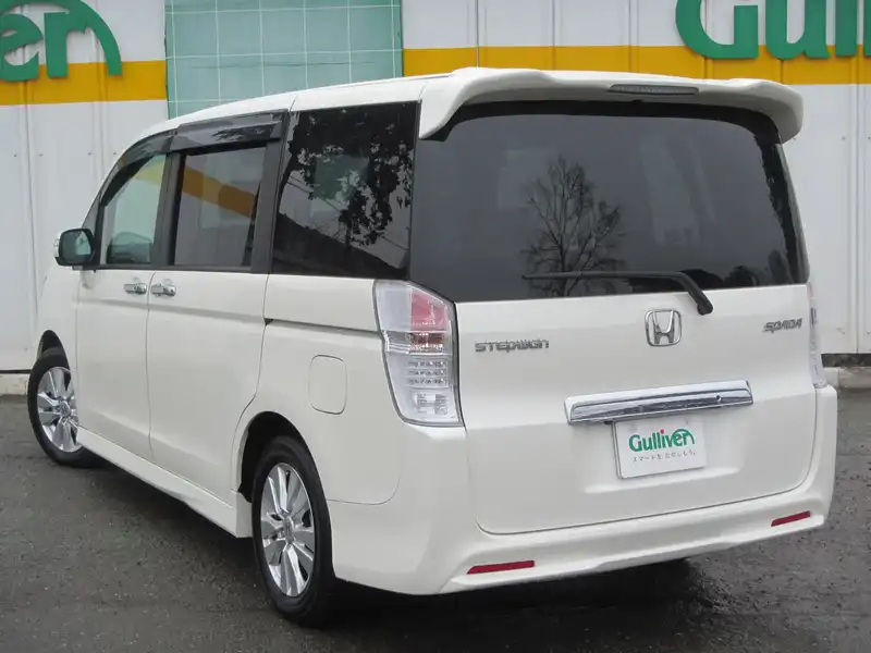 カタログ画像：ステップワゴンスパーダ（STEPWAGON SPADA） Ｚ ＨＤＤナビエディション 2011年8月 DBA-RK5 2000cc プレミアムホワイト・パール 燃費13.2km / l バック