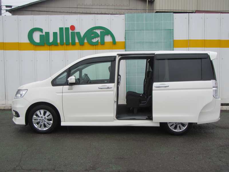 カタログ画像：ステップワゴンスパーダ（STEPWAGON SPADA） Ｚ ＨＤＤナビエディション 2011年8月 DBA-RK5 2000cc プレミアムホワイト・パール 燃費13.2km / l 外装