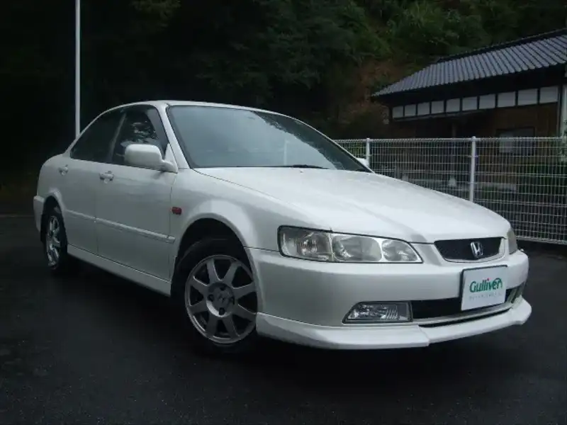 カタログ画像：アコード（ACCORD） プレミアムエディション 2002年5月 LA-CL3 2000cc タフタホワイト 燃費13.8km / l  メイン