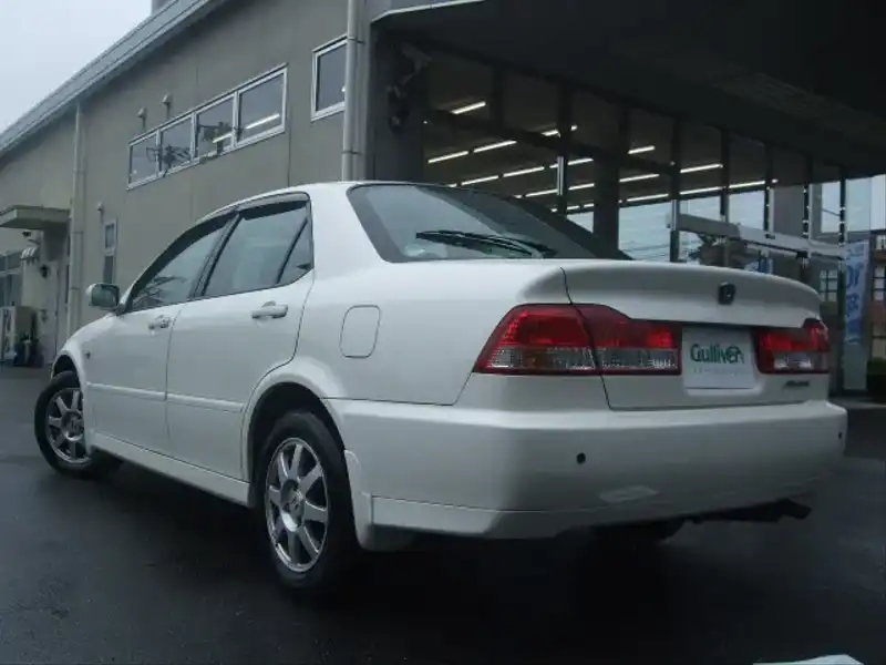 カタログ画像：アコード（ACCORD） プレミアムエディション 2002年5月 LA-CL3 2000cc タフタホワイト 燃費13.8km / l  バック