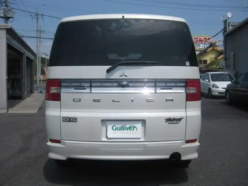 カタログ画像：デリカＤ：５（DELICA D:5） ローデスト Ｇ プレミアム（カスタマイズパッケージＢ） 2008年5月 DBA-CV5W 2400cc ウォームホワイトパール バック